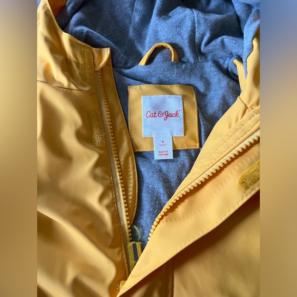 Like new Cat and Jack lined raincoat. size small - Picture 3 of 3